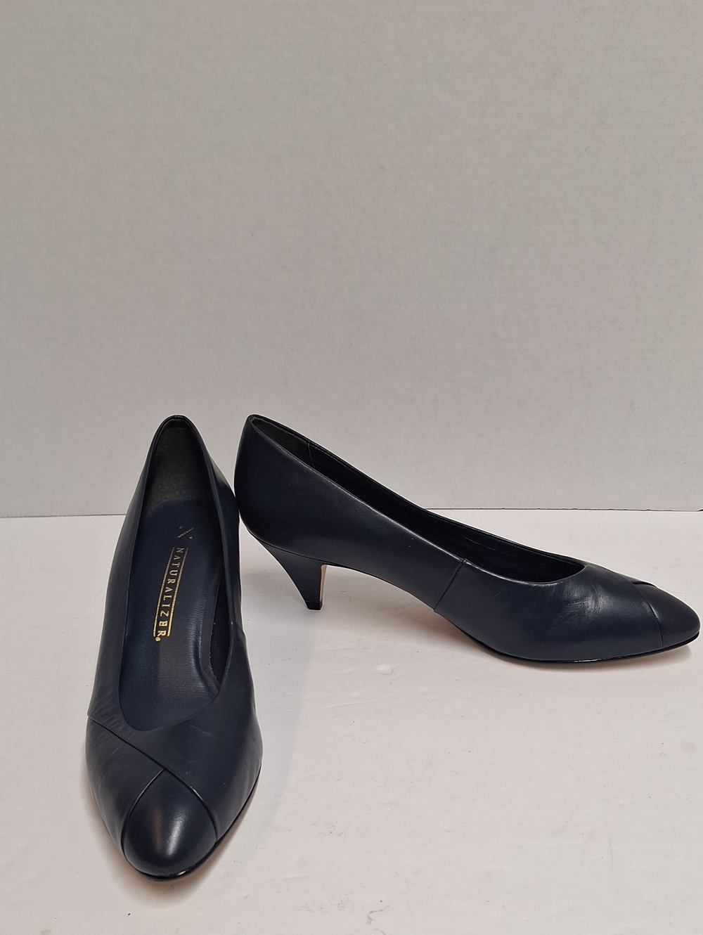 Naturalizer Navy Leather Mid-Kit Heel Pumps